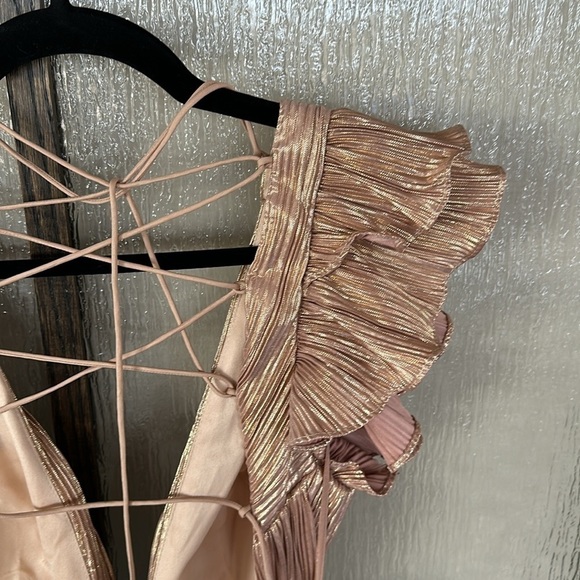 Mac Duggal
Ieena Metallic Tiered Gown size 12 NEW $498 - Picture 12 of 15